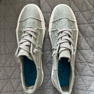 Blowfish Gray Sneakers with Canvas Texture and Lace-Up Design